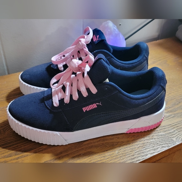Womens Puma Sneakers - Picture 1 of 5